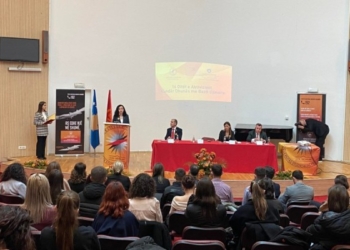 Osmani kërkon angazhim të institucioneve arsimore në luftën kundër dhunës mbi baza gjinore