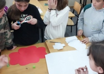 ​Iniciativa për lulëkuqen si simbol të gjenocidit po merr përmasa gjithëkombëtare