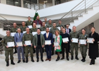 Mehaj dekoroi me medalje e mirënjohje ushtarakët dhe zyrtarët më të dalluar të vitit 2022