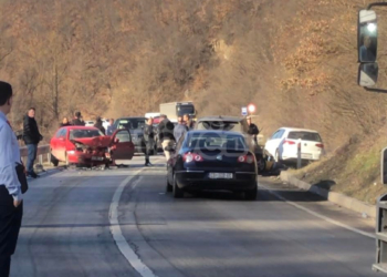Katër persona të lënduar në një aksident  trafiku në Slivovë