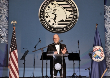 Hovenier mirëpret përpjekjet e Kosovës për luftimin e korrupsionit