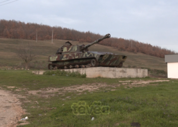 Tanku i mbetur në Drenicë që nga viti 1999, banorët thonë se eksplodoi nga sulmet