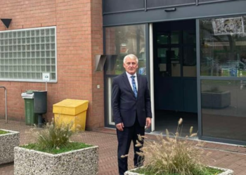 Mustafa viziton ish-krerët e UÇK-së në Hagë