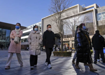 Kina lehtëson kontrollet nga Covid-19