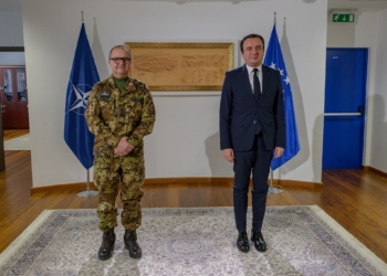 KFOR-i jep detaje nga takimi i komandantit Ristuccia dhe Kurtit
