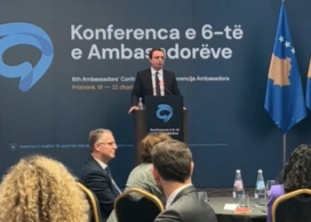 Kurti kërkon nga ambasadorët që t’iu kundërvihen propagandës serbe