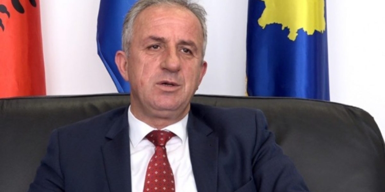 Kryetari i Suharekës lëshon oborrin e Komunës si parking për mërgimtarët