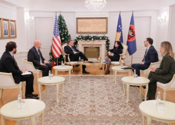 Osmani në takim me Escobarin thekson nevojën urgjente të heqjes së barrikadave në veri