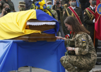 Këshilltari i Zelenskyt: Mbi 13 mijë ushtarë ukrainas të vrarë në luftë