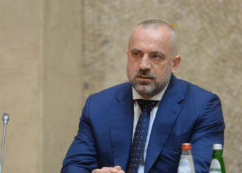 Britania vendos sanksione ndaj Milan Radoiçiqit e Zvonko Veselinoviqi