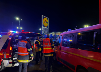 Francë: Një person hyn në supermarket dhe lëndon rëndë dy persona me sëpatë