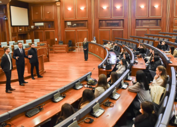 “Së bashku, Kosova më e sigurt”, Konjufca takon të rinj nga komuniteti rom, ashkali e egjiptian