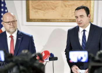 Qeveria për vizitën e ambasadorit amerikan: Ka qenë takim i shkurtër
