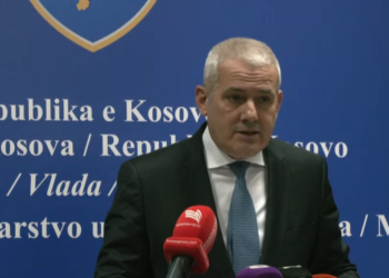 Sveçla thotë se një 14-vjeçar është sulmuar sot nga grupet kriminale në veri