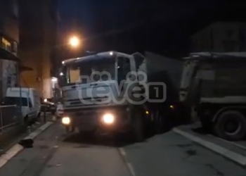 Largohet edhe kamioni i dytë nga barrikada në Lagjen e Boshnjakëve