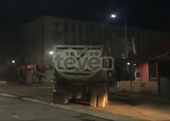 Largohet edhe kamioni i fundit nga barrikada në Lagjen e Boshnjakëve