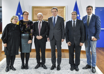 Kurti pret në takim përfaqësuesit e Forumit Kosovar të Aftësisë së Kufizuar