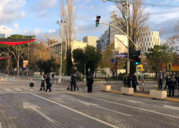 Shtohen forcat e policisë në Bulevard për samitin e BE-së