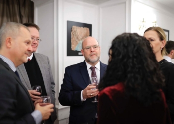 Osmani pret ambasadorët për fundvit, thotë se Kosova është më e fort me miqtë në krah të saj