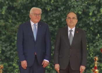 Presidenti gjerman mbërrin në Tiranë, pritet nga Begaj