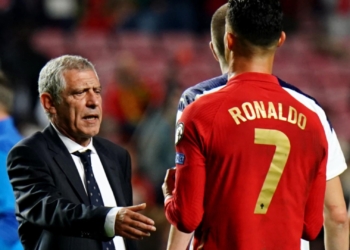 Trajneri i Portugalisë, Fernando Santos dëshiron që njerëzit ta lënë të qetë Cristiano Ronaldon.