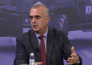 Dugolli: Edhe ne po e pyesim KFOR-in kur është koha që mund të largohen barrikadat