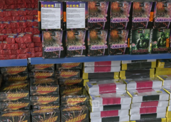 Disa komuna ndalojnë përdorimin e mjeteve piroteknike në vende publike