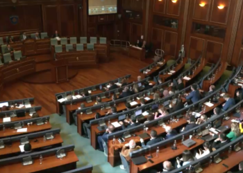 Gafat e momentet e humorit të politikanëve më 2022