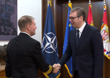 Admirali i NATO-s: Do të vazhojmë partneritetin tonë me Serbinë