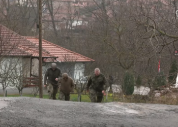 Ushtarët gjermanë negociojnë me barrikaduesit