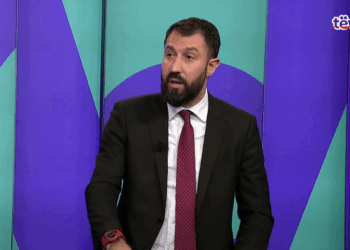 Krasniqi thotë se nuk mund të jetë rastësi video e fëmijës lëmoshkërkuese që dëbohet nga lokali