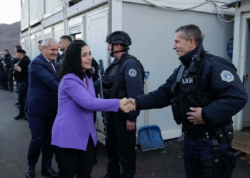 Osmani viziton pikën kufitare në Bërnjak dhe bazat policore në veri