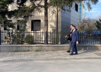 PDK-ja e dorëzoi në Kushtetuese Ligjin për Zyrtarët Publikë, bie ndesh me MSA-në e parimet e BE-së