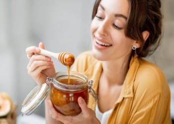 Përfitimet shëndetësore nëse hani dy lugë mjaltë në ditë