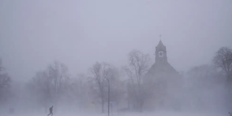 Mbi 20 të vdekur nga stuhitë e borës në SHBA