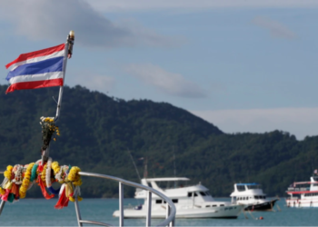 Fundoset anija e marinës tajlandeze, bllokohen mbi 100 marinarë
