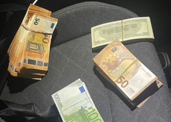 Falsifikuan 53 mijë euro dhe 10 mijë dollarë amerikan, arrestohet kosovari dhe maqedonasi