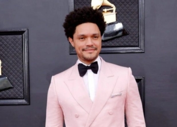 Trevor Noah është zgjedhur prezantues i çmimeve “Grammy Awards 2023”
