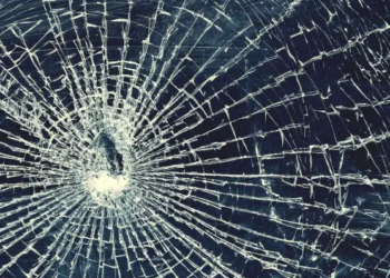 Gruaja raporton se xhami i ballkonit i është qëlluar me plumba në Prishtinë