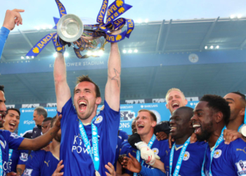 Kampion me Leicester në Angli, 36-vjeçari “var këpucët në gozhdë”