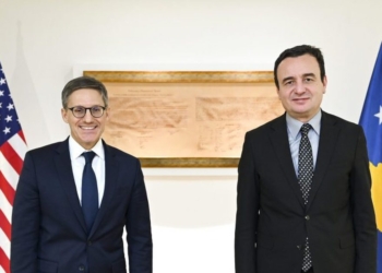 Chollet telefonon Kurtin, flasin “për rëndësinë e ecjes përpara me diskutime për Asociacionin”