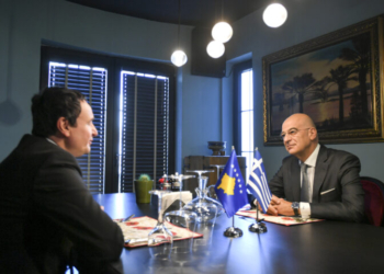 Dendias telefonon Kurtin, flasin për zhvillimet në veri dhe dialogun Kosovë – Serbi