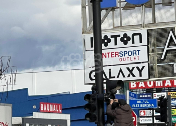 Rregullohet semafori në hyrje të Fushë-Kosovës