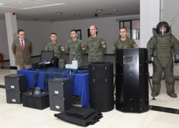 Gjermania i dhuron FSK-së 10 palë rroba të papërshkueshme nga bomba