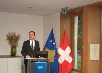 Kurti fton bizneset zvicerane që të investojnë në Kosovë