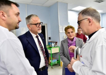 Ministri Vitia premton ulje të listës së pritjes në QKUK