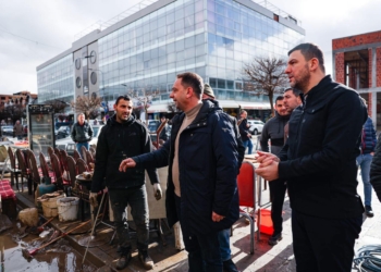 Krasniqi viziton Skenderajn, kërkon pako financiare për ndihmë banorëve