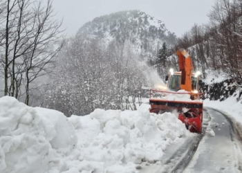 Reshjet e shiut dhe borës,  pezullohet mësimi në 56 shkolla në Shqipëri