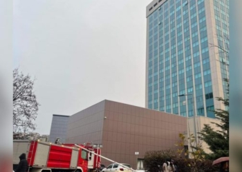 Zjarri në depon e objektit të Qeverisë, nisin hetimet