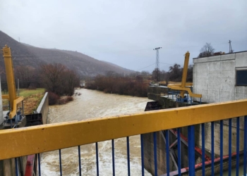 Turbullohet uji i pijes nga vërshimet: Nisin reduktimet në Prishtinë, Drenas e Fushë Kosovë